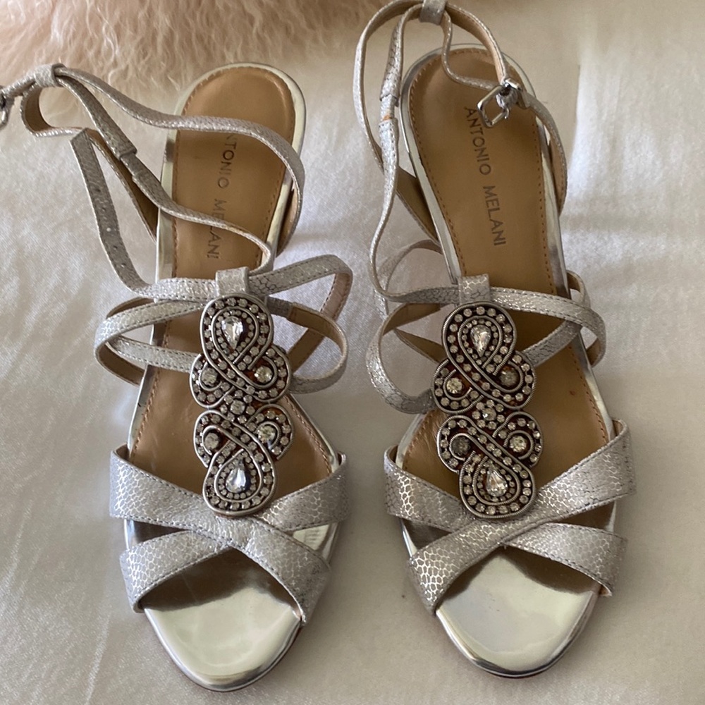 ANTONIO MELANI NWOT silver leather sandals